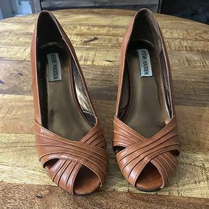 Steve Madden Peep toe wedge shoe